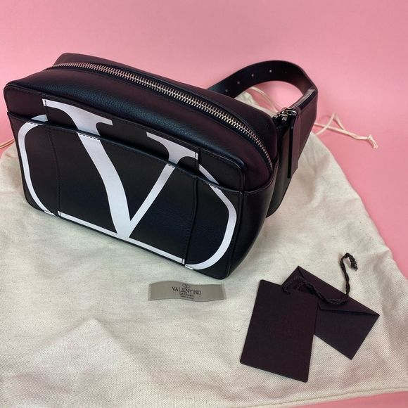 ❌SOLD❌ Valentino Bum Bag LIKE NEW! - Picture 5 of 14